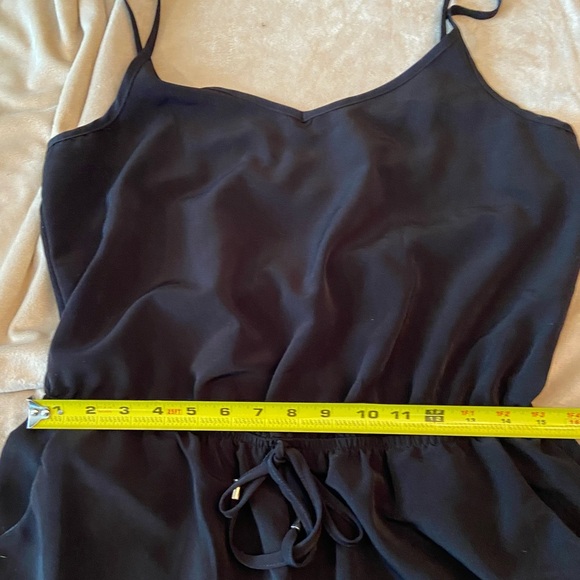 One Clothes Black Sleeveless Romper Size Large - Picture 9 of 9